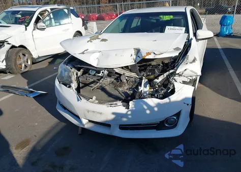 2014 Toyota Camry Se z USA, uszkodzony, nr VIN 4T1BF1FK3EU463106